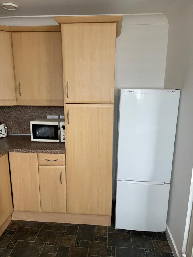 Lovely, Sleeps 6, Riverside Views, Parking, Gy Apartment *