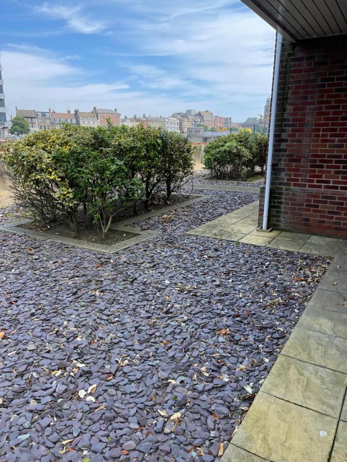 Lovely, Sleeps 6, Riverside Views, Parking, Gy *
