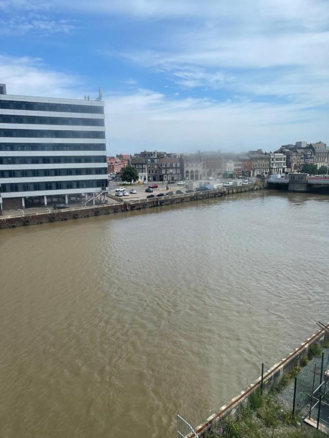Lovely, Sleeps 6, Riverside Views, Parking, Gy *