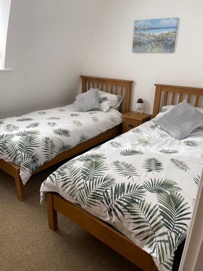 Lovely, Sleeps 6, Riverside Views, Parking, Gy *