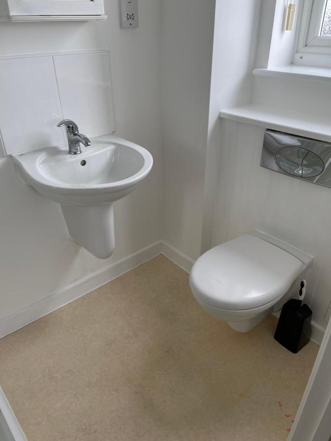 Lovely, Sleeps 6, Riverside Views, Parking, Gy Apartment *